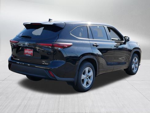 Certified 2024 Toyota Highlander LE AWD/4WD image 7
