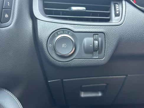 Used 2019 Buick Envision Essence FWD image 20