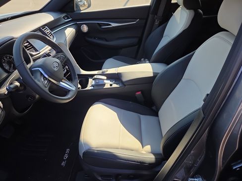 Used 2025 INFINITI QX55 Essential image 5