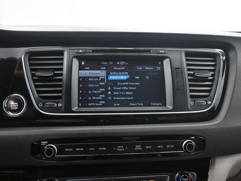 Used 2017 Kia Sedona SX image 16