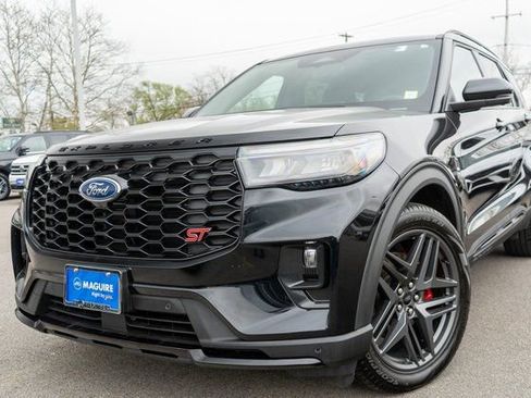 Used 2025 Ford Explorer ST AWD/4WD image 1