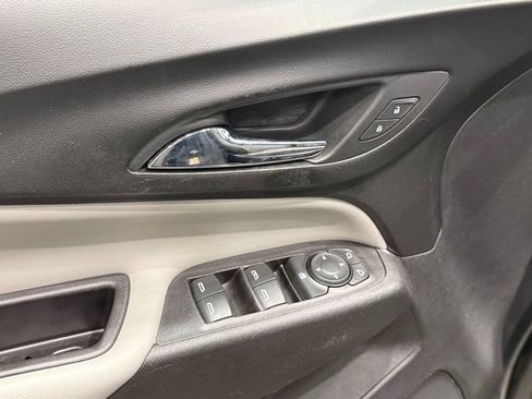 Used 2021 Chevrolet Equinox LS w/ LS Convenience Package image 16