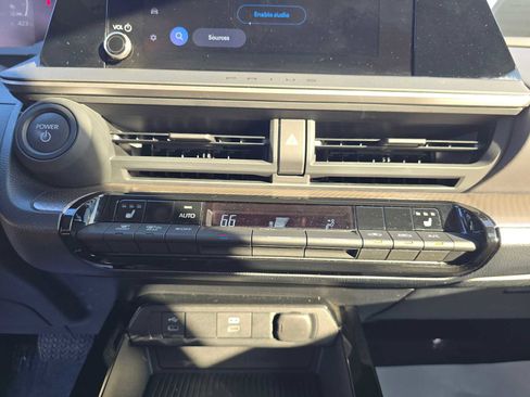 Used 2025 Toyota Prius XLE image 28