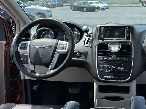 Used 2016 Chrysler Town & Country Touring w/ Driver Convenience Group FWD image 50