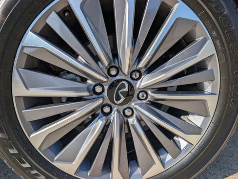 Used 2025 INFINITI QX80 Sensory AWD/4WD image 7