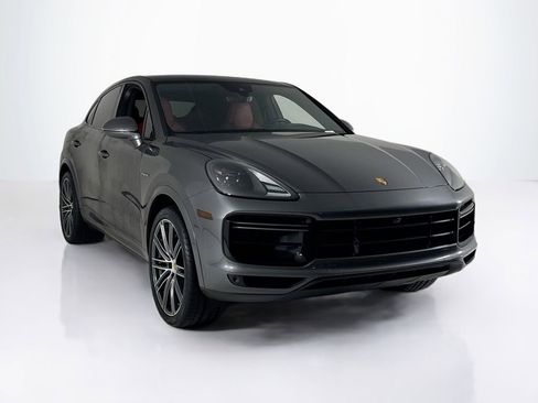 Used 2022 Porsche Cayenne Turbo S image 7