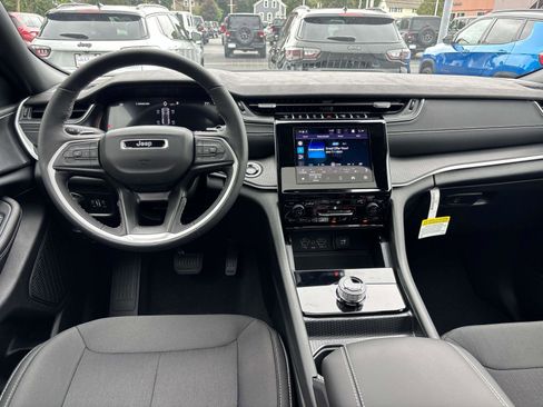 New 2025 Jeep Grand Cherokee Laredo X w/ Luxury Tech Group I image 7