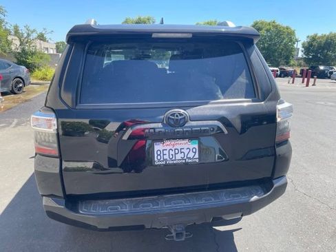 Used 2018 Toyota 4Runner SR5 AWD/4WD image 5