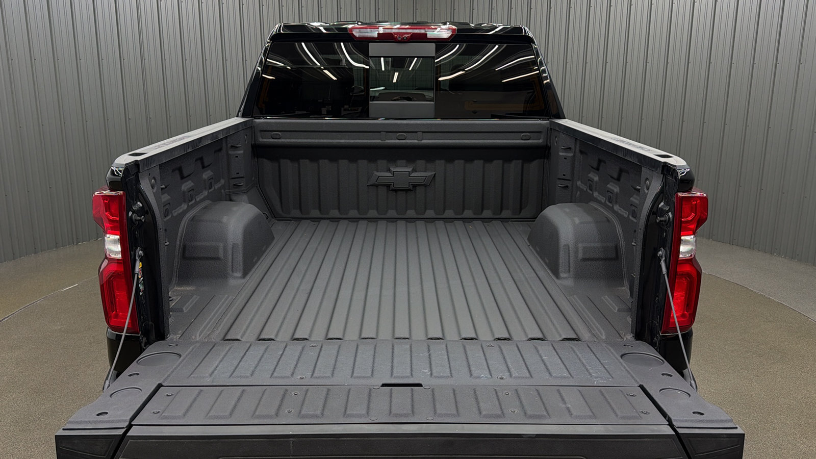 Used 2026 Chevrolet Silverado 1500 ZR2 w/ Dark Appearance Package AWD/4WD image 17