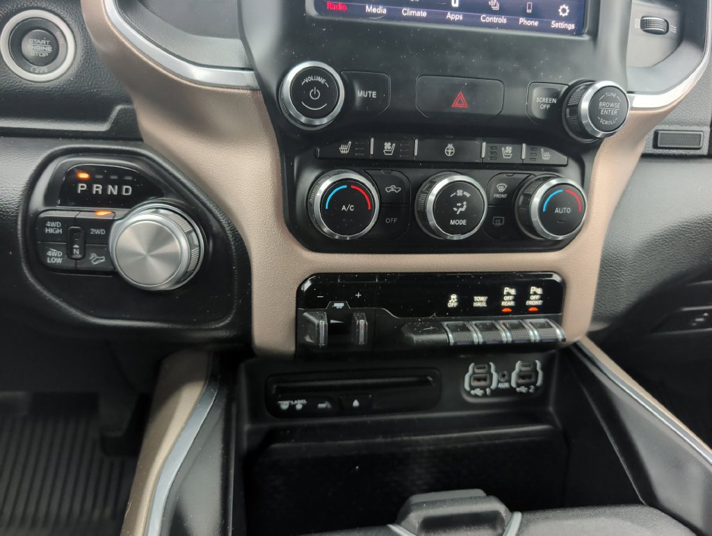 Used 2019 RAM 2500 Laramie w/ Black Appearance Package AWD/4WD image 22