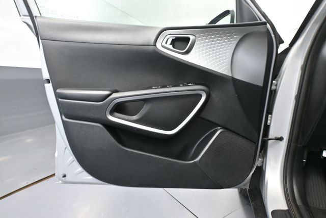 Used 2020 Kia Soul LX FWD image 13