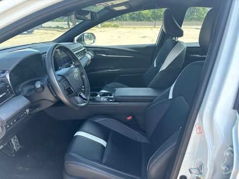 Used 2025 Toyota Camry SE FWD image 12