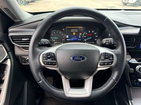 Used 2022 Ford Explorer Limited w/ Equipment Group 301A RWD image 12
