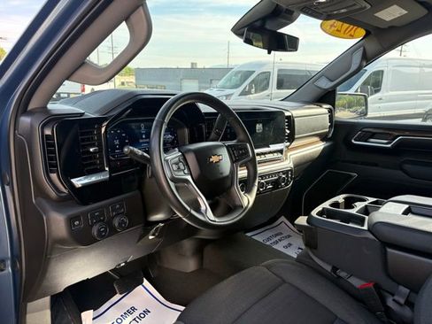 Used 2024 Chevrolet Silverado 1500 LT AWD/4WD image 3