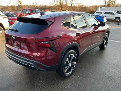 Used 2024 Chevrolet Trax RS w/ Sunroof Package image 9