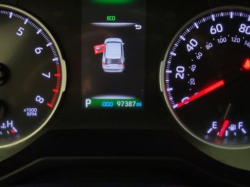 Used 2021 Toyota RAV4 LE FWD image 2