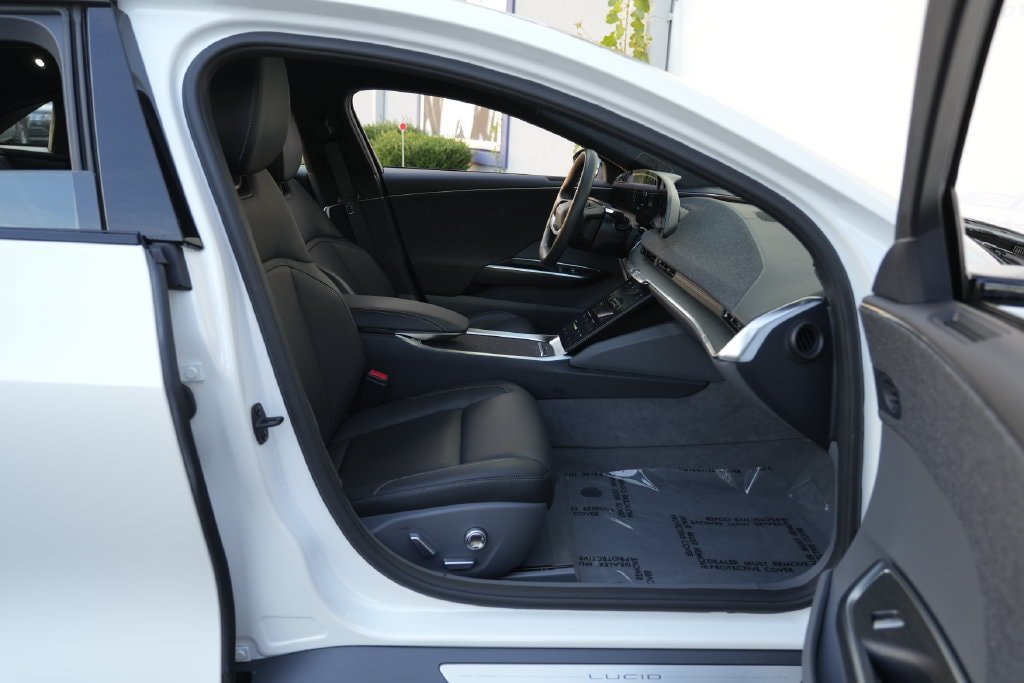Used 2024 Lucid Air Pure RWD image 31