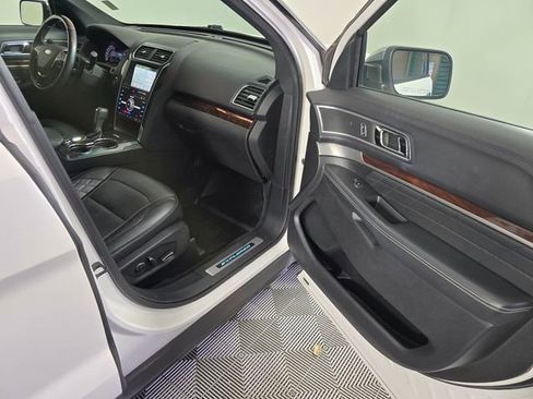 Certified 2017 Ford Explorer Platinum AWD/4WD image 12