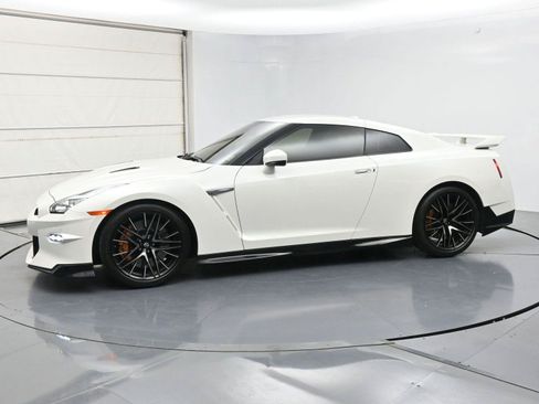 Certified 2024 Nissan GT-R Premium w/ Premium Interior Package AWD/4WD image 27