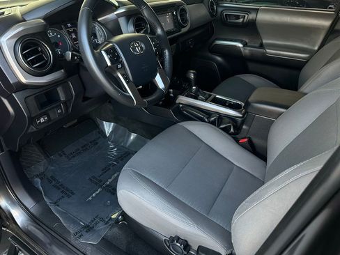 Used 2018 Toyota Tacoma SR5 image 10