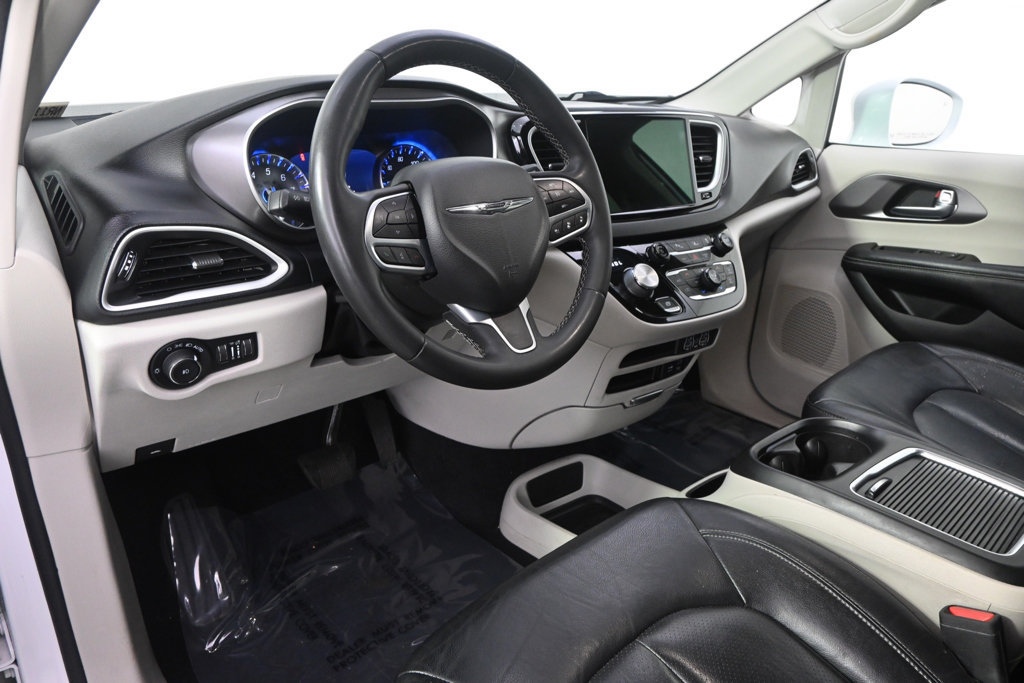 Used 2022 Chrysler Pacifica Touring-L FWD image 11