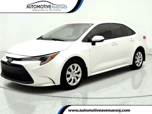 Used 2025 Toyota Corolla LE FWD image 1