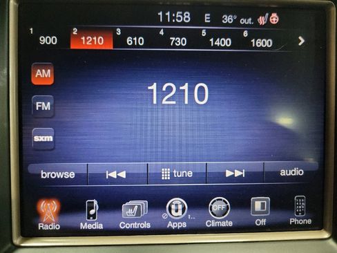 Used 2016 Jeep Grand Cherokee Laredo 75th Anniversary image 25