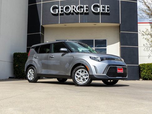 Used 2025 Kia Soul S image 1