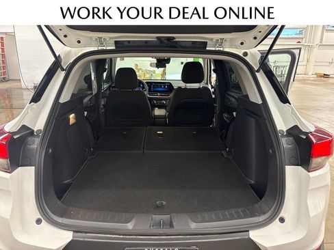 Used 2025 Chevrolet TrailBlazer LS w/ LS Convenience Package AWD/4WD image 18
