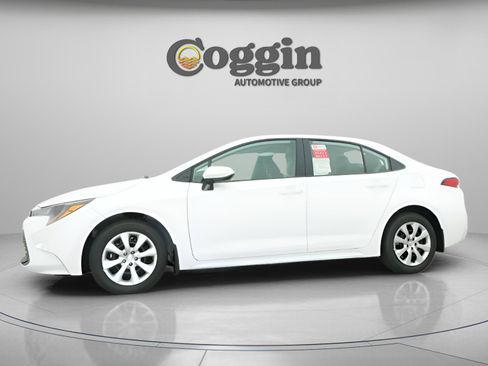 New 2026 Toyota Corolla LE FWD image 4