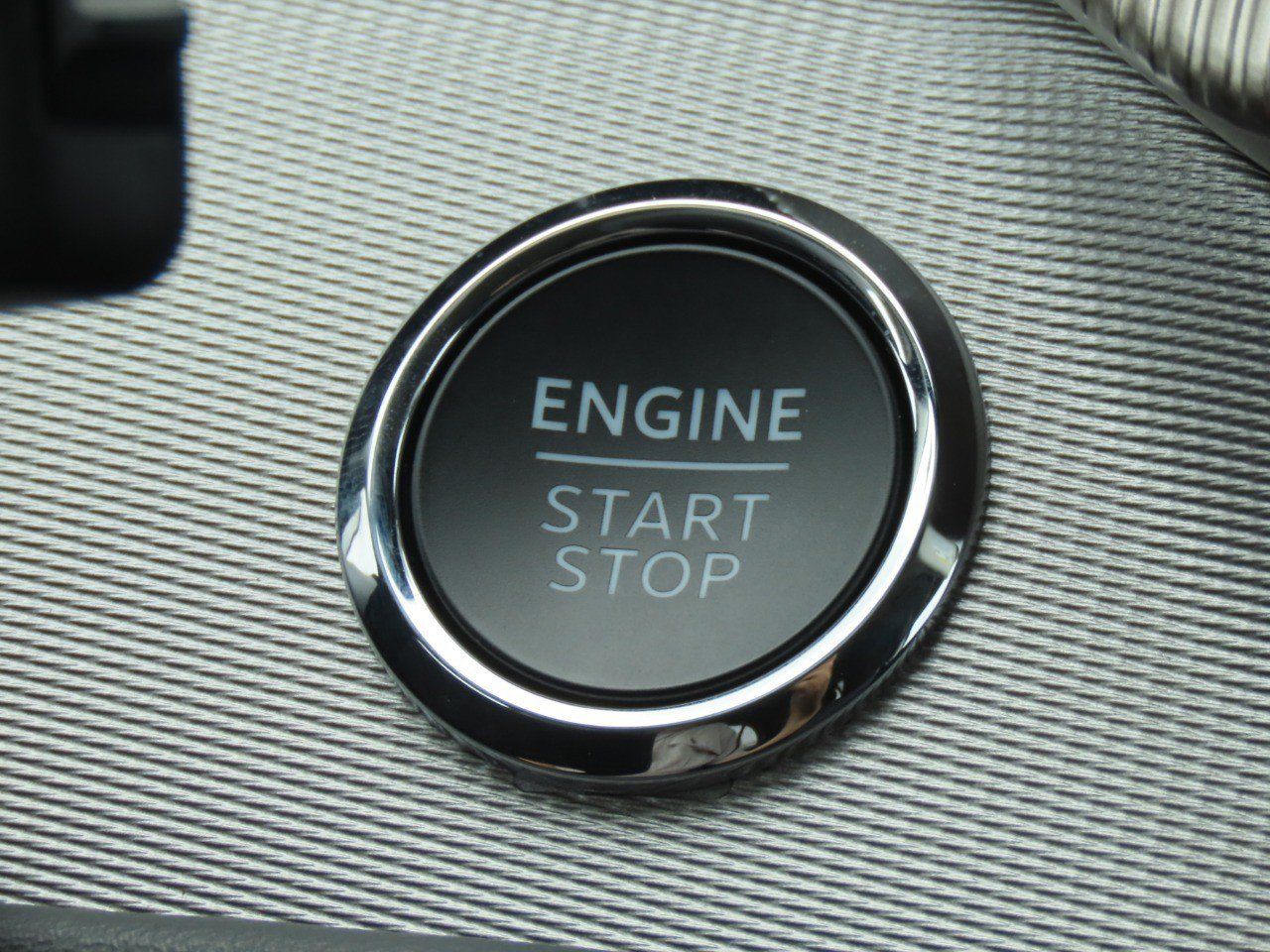 Used 2025 Ford Explorer Active RWD image 31