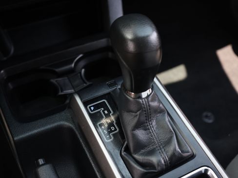 Used 2019 Toyota Tacoma SR5 RWD image 10
