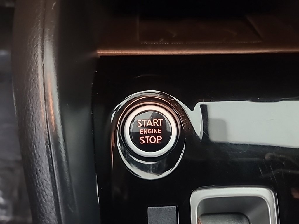 Used 2024 Nissan Versa SR FWD image 34