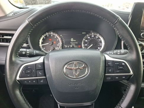 Used 2024 Toyota Highlander LE AWD/4WD image 19