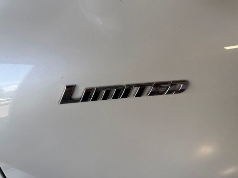 Used 2012 Toyota Highlander Limited w/ Tow Pkg AWD/4WD image 10