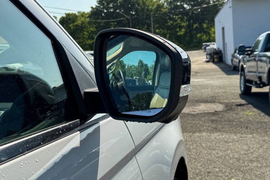 Used 2025 Ford Expedition Active AWD/4WD image 12