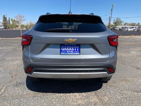 Used 2025 Chevrolet Trax LT FWD image 16