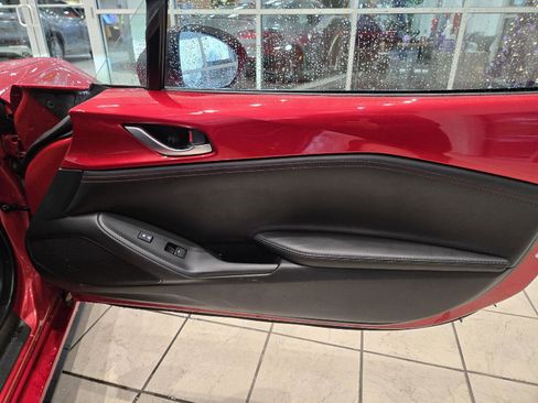 Used 2016 MAZDA MX-5 Miata Club image 22