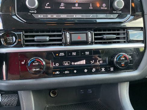 Used 2025 Nissan Pathfinder SV FWD image 22