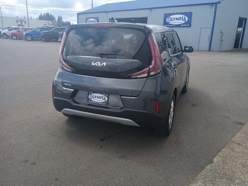 Used 2024 Kia Soul LX w/ Option Group 015 FWD image 8
