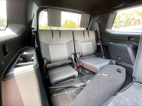 Used 2025 Lexus GX 550 w/ Cold Area Package AWD/4WD image 27