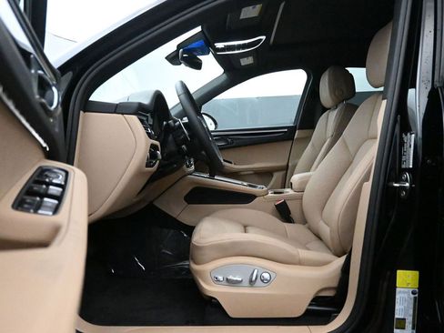 New 2025 Porsche Macan image 14