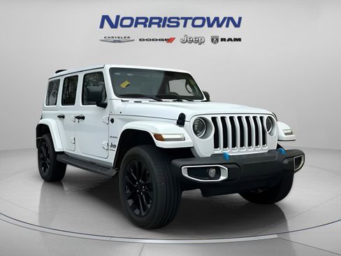 Used 2023 Jeep Wrangler Unlimited Sahara w/ Cold Weather Group AWD/4WD image 8