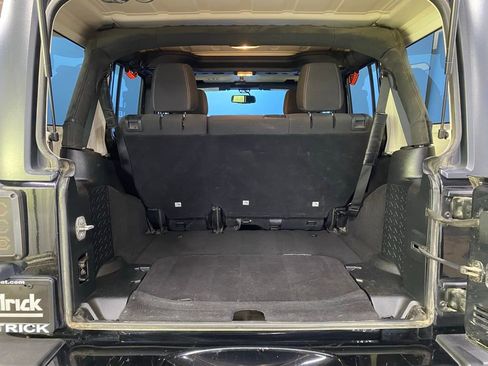 Used 2017 Jeep Wrangler Unlimited Sahara image 36