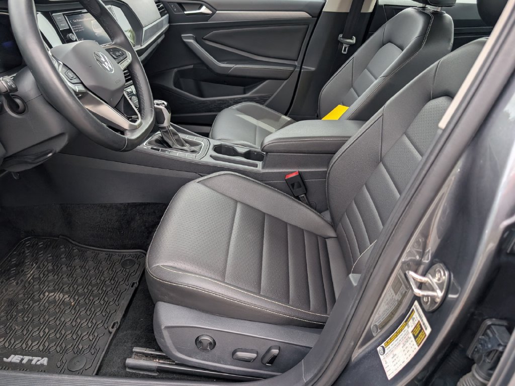 Used 2024 Volkswagen Jetta SE FWD image 10