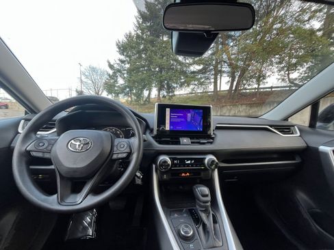 Used 2025 Toyota RAV4 LE image 33