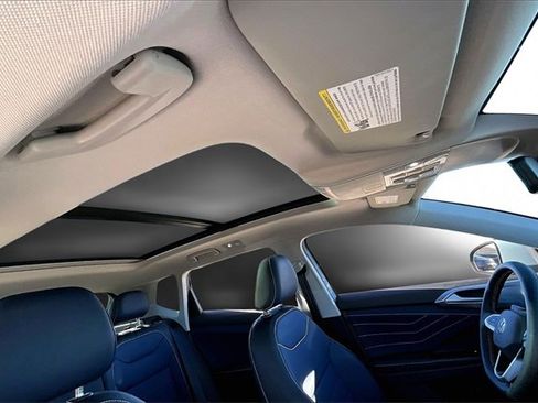 Used 2025 Volkswagen Taos SEL image 17