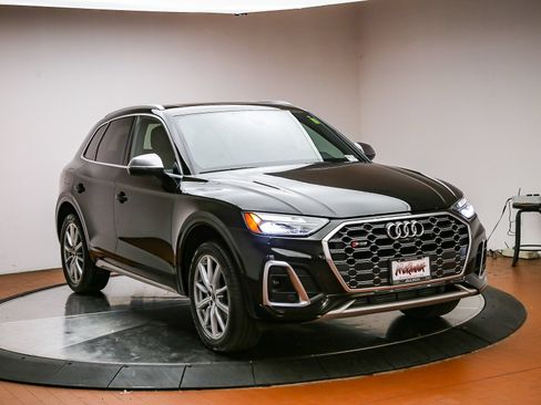 Certified 2022 Audi SQ5 Premium Plus w/ Premium Plus Package AWD/4WD image 3