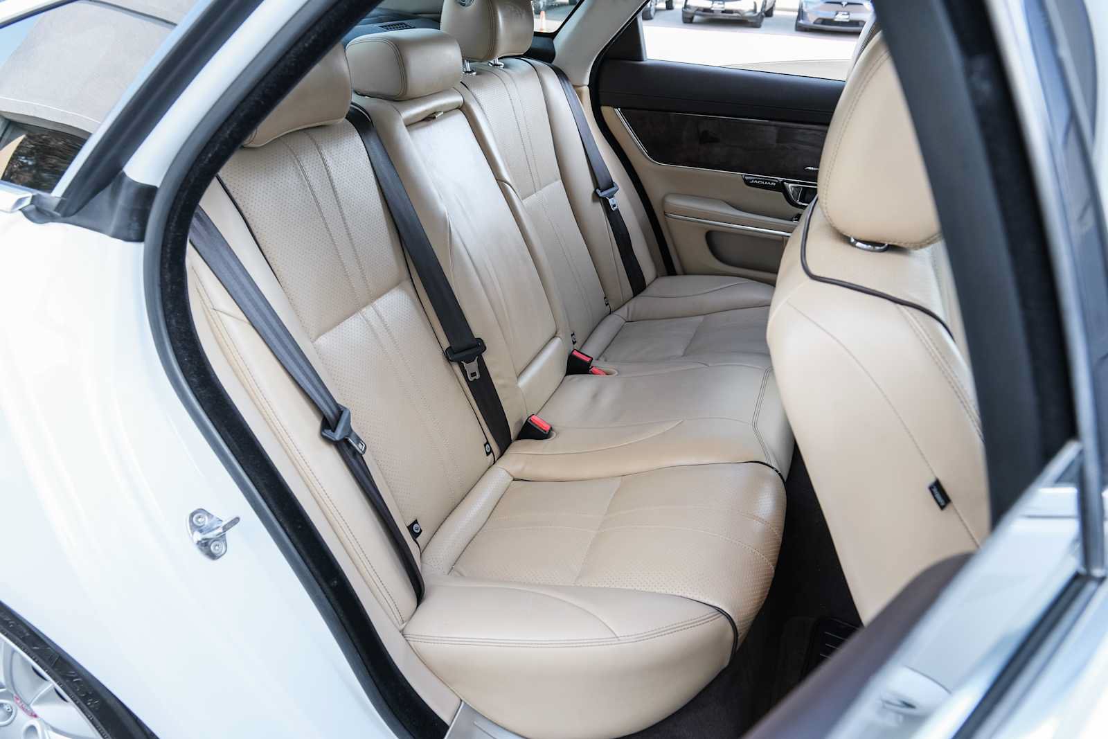 Used 2017 Jaguar XJ R-Sport RWD image 31