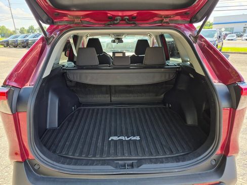 Used 2021 Toyota RAV4 LE AWD/4WD image 5